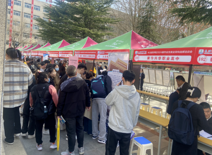 太原和平医院参加长治医学院双选会